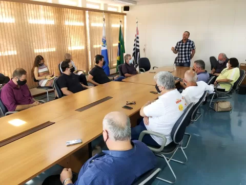 foto01-Prefeito-Edinho-reunido-com-entidades-dos-setores-economicos-de-Araraquara-04fev21-Celso-Luis-Gallo-2048x1536