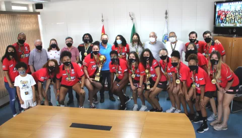 Edinho-recebe-time-de-volei-feminino-1-2048x1170