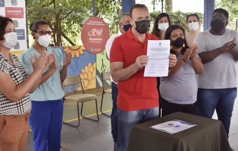 foto06-Prefeito-Edinho-assina-ordem-de-servicos-para-reformas-e-ampliacoes-em-unidades-de-ensino-no-Assentamento-Monte-Alegre-7dez21-Tete-Viviani-2048x1300