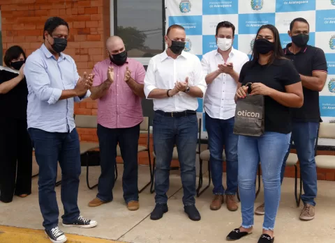 foto07-Entrega-de-aparelhos-auditivos-no-Centro-de-Reabilitacao-Doutor-Eduardo-Lauand-8abr22-Tete-Viviani-2048x1487