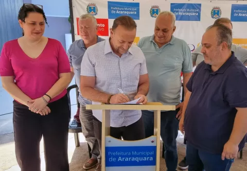 foto03-Prefeito-Edinho-assina-ordem-de-servico-para-remodelacao-da-Praca-Sao-Geraldo-29jul23-Tete-Viviani--2048x1423