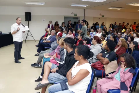 foto01-Prefeito-Edinho-recepciona-setima-turma-do-programa-Bolsa-Cidadania-1agos23-Tete-Viviani-2048x1365