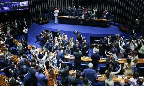 Senadores comemoram aprovação do fim da 6x1 Foto_Lula Marques Agência Brasil