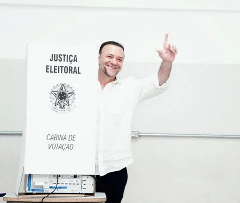 edinho-votando-1-turno-2026